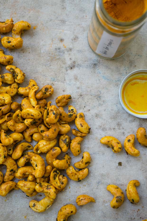 Turmeric Cashews